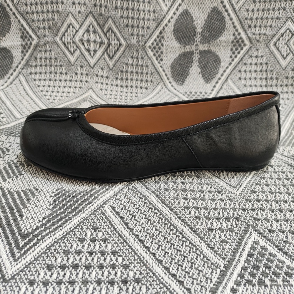 Black Split-Toe Ballet Flats - Picture 5 of 12